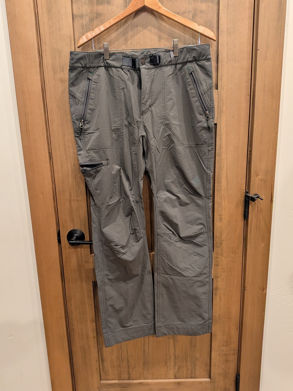 Stio Men's Olive Cargo Pants with Integrated Belt